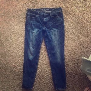These are American Eagle short skinny jeans!